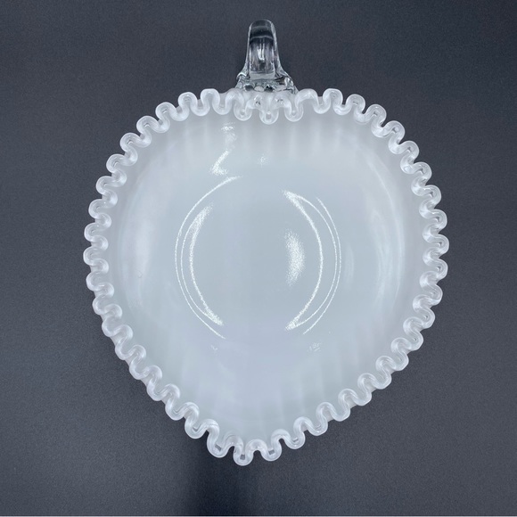 Vintage Fenton White Silver Crest Heart Shaped Nappy Candy Relish Serving Dish - Picture 4 of 11